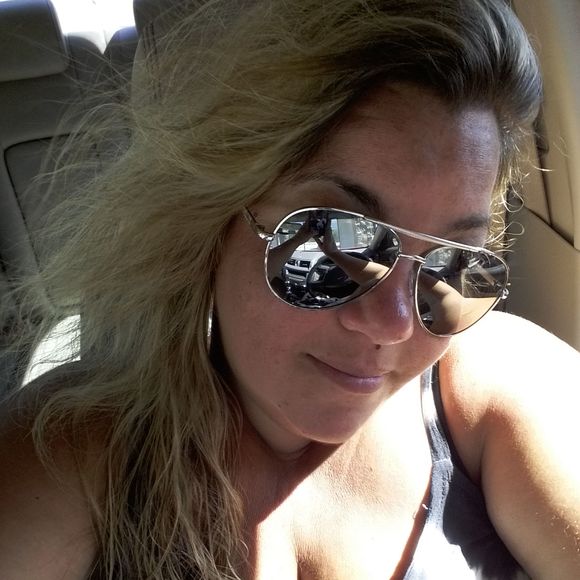 Meet your Posher, Heather - Picture 1 of 1